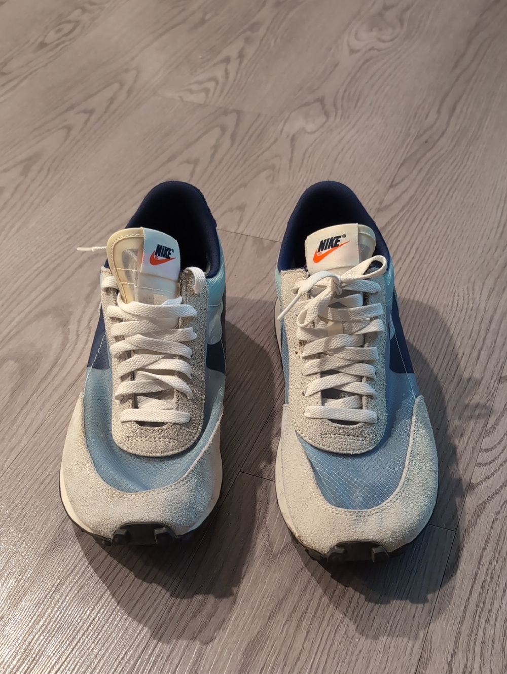 Nike Daybreak Men’s Retro Runner Sneakers in Light Blue and White Size 12
